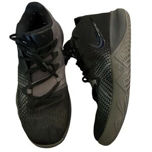 Nike Kyrie Flytrap gunsmoke basketball sneakers